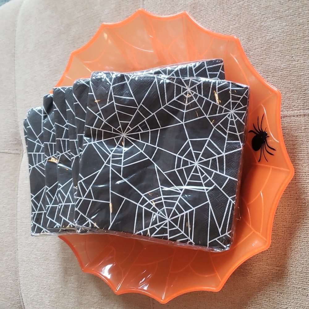 Spider Bowl, Tray and Napkins